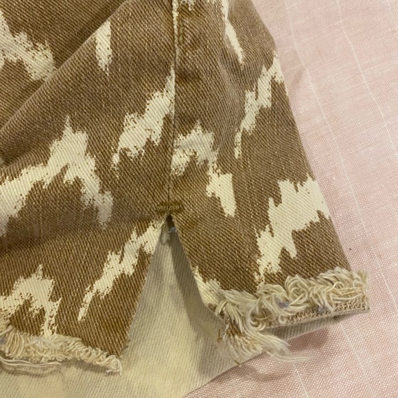 7 for all mankind chevron khaki Jean shorts - Picture 5 of 5